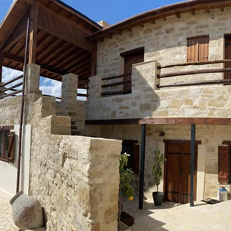 Mountain View Traditional Stone Village * لارنكا