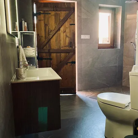 Mountain View Traditional Stone Village Apartment *